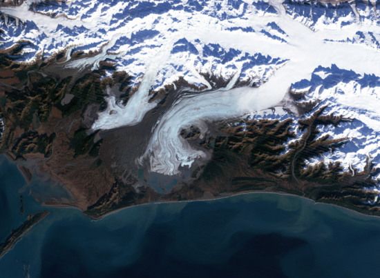 Ледник Беринга в Аляске