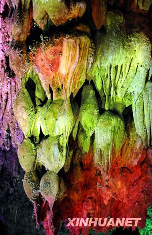 Красивые карстовые пещеры 