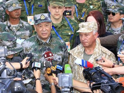 Начальники генштабов Китая и России посетили совместные военные учения «Мирная миссия - 2009»