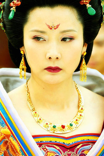 Красивые женщины в нарядах династии Тан в телесериале «Наложнцы Ян Гуйфэя»6