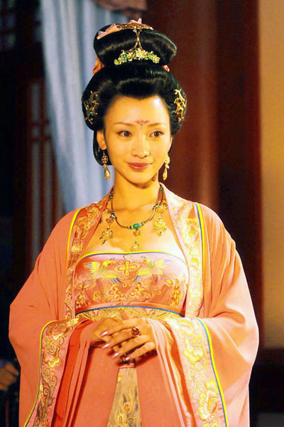 Красивые женщины в нарядах династии Тан в телесериале «Наложнцы Ян Гуйфэя»10