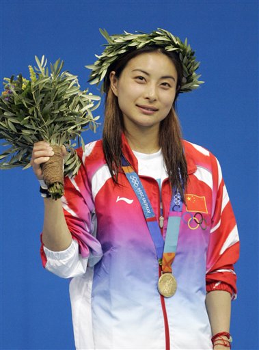 Го Цзинцзин - знаменитая китайская спортсменка по прыжкам в воду, 4-кратная олимпийская чемпионка