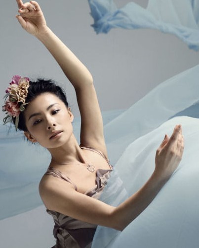 Красавица-гимнастка Лю Сюань