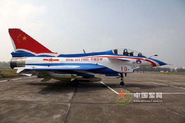 Продемонстрирована новая окраска самолета «Цзянь-10» команды ВВС по демонстрации полетов «Ба И» 4