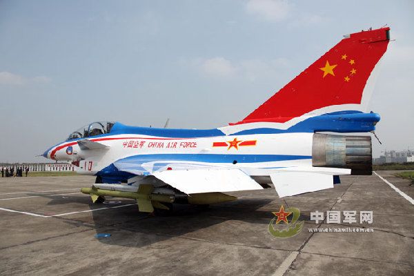 Продемонстрирована новая окраска самолета «Цзянь-10» команды ВВС по демонстрации полетов «Ба И» 5
