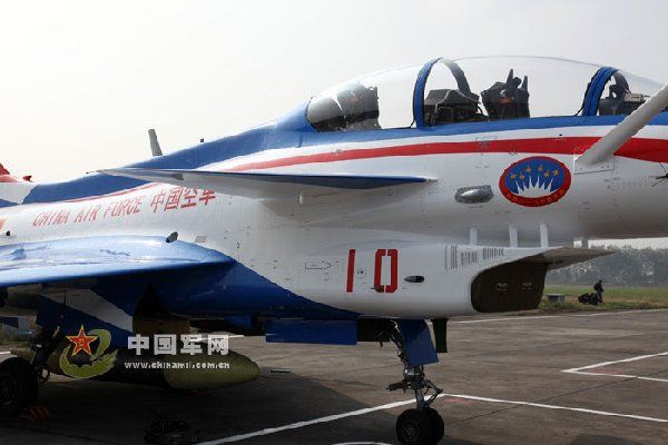 Продемонстрирована новая окраска самолета «Цзянь-10» команды ВВС по демонстрации полетов «Ба И» 7