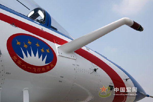 Продемонстрирована новая окраска самолета «Цзянь-10» команды ВВС по демонстрации полетов «Ба И» 9