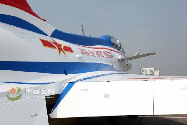 Продемонстрирована новая окраска самолета «Цзянь-10» команды ВВС по демонстрации полетов «Ба И» 10