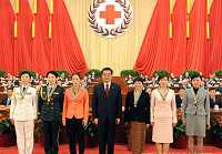 Председатель КНР Ху Цзиньтао вручил 6 китайским медсестрам медали им. Найтингейл