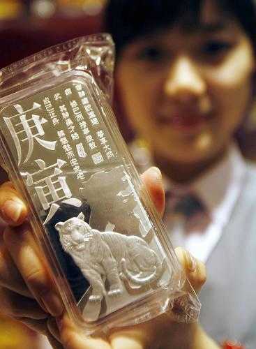 В Пекине выпущены серебряные слитки, посвященные году Тигра (2010)