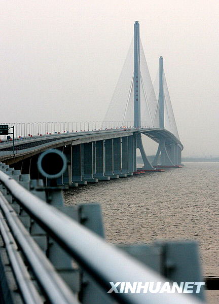 Официально сдан в эксплуатацию Шанхайский мост-тоннель через реку Янцзы 
