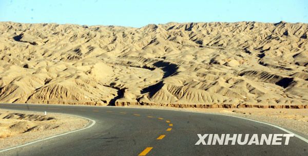 Чудесные шоссе в глубине гоби Синьцзяна 