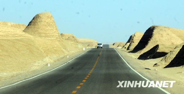 Чудесные шоссе в глубине гоби Синьцзяна 