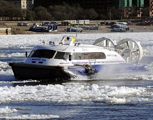 На китайско-российской пограничной реке Хэйлунцзян открыта пассажирская перевозка с помощью аэроходов