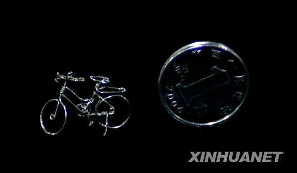 Народный мастер из города Сиань сделал мини-велосипед размером 20 миллиметров 
