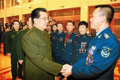 Ху Цзиньтао подчеркнул необходимость качественного и быстрого развития ВВС НОАК