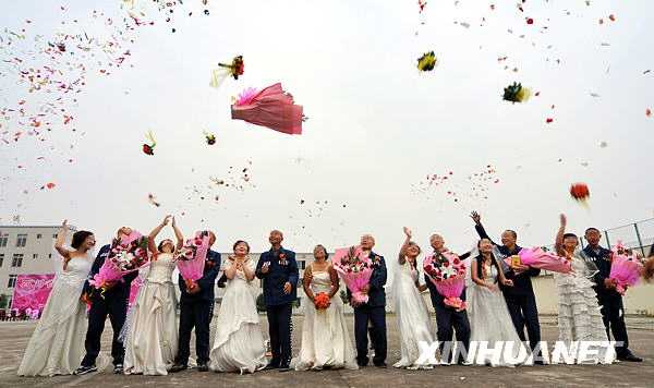 Коллективная свадьба заключенных в провинции Сычуань 