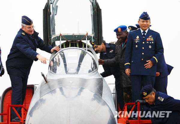 Представители ВВС 32 стран посетили авиационное подразделение китайских ВВС 
