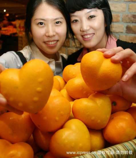 Оригинальные мандарины в виде сердца в Южной Корее 