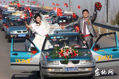 Свадебный караван из 98 такси приехал за невестой