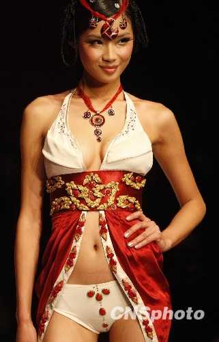 Красивые модели нижнего белья на Китайской международной неделе моды