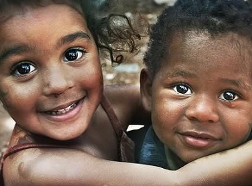 Милые улыбки африканских детишек
