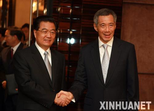 Председатель КНР Ху Цзиньтао провел встречу с премьер-министром Сингапура Ли Сиен Луном