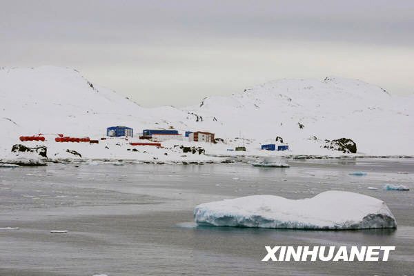 Китайское полярное научно-исследовательское судно 'Сюелун' прибыло на станцию 'Чанчэн' в Антарктике2