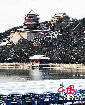 Императорский парк Ихэюань после снегопада