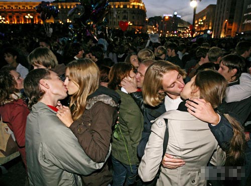 Влюбленные пары на улицах России 5