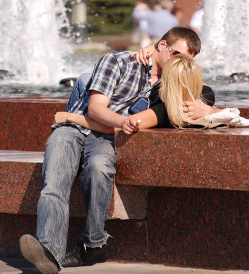 Влюбленные пары на улицах России 6