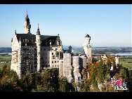 Замок Нойшванштайн является символом Германии. В никакой другой стране мира не существует такого большого количества замков, как в Германии. 