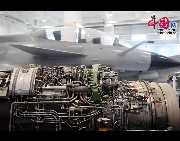 На фото: истребитель «Цзянь-10» и реактивный двигатель отечественного производства.