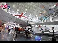 На фото: самолеты в Китайском авиационном музее.