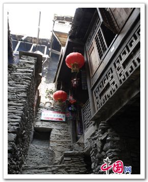 Хорошо сохранившаяся древняя крепость – крепость национальности цян в Сычуане