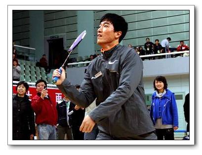 Лю Сян и его тренер стали одними из первых добровольцев Шанхая по всенародному фитнесу