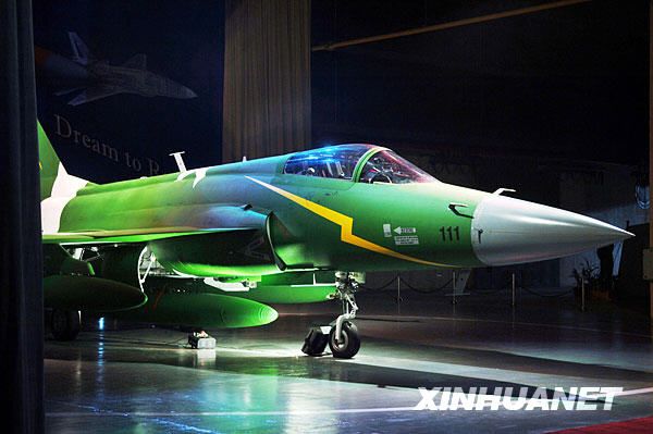 В Пакистане сошел с конвейера первый военный истребитель «JF-17 Thunder»1