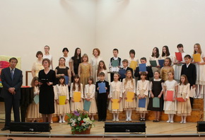 В музыкальной школе им. Гречанинова в Москве состоялся концерт по случаю 60-летия образования КНР и установления дипотношений между двумя странами