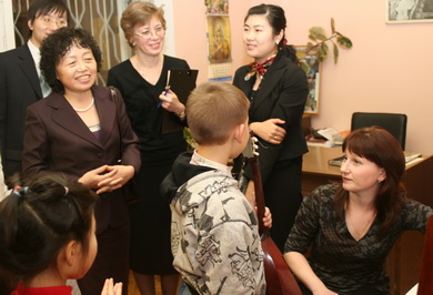В музыкальной школе им. Гречанинова в Москве состоялся концерт по случаю 60-летия образования КНР и установления дипотношений между двумя странами
