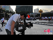 8 ноября 2009 г. на площади «Шэншиляньхуа» ОАР Аомэнь были проведены съемки видео-клипа тематической песни о 10-летии возвращения Аомэня в лоно Родины. Почти тысяча школьников и учителей приняли участие в данном мероприятии.