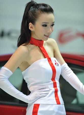 Сексуальные модели на 7-м Международном автосалоне в Гуанчжоу 