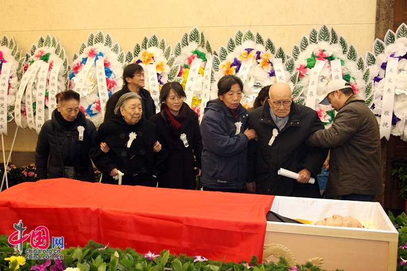 В Пекине состоялась траурная церемония прощания с известным переводчиком Ян Сяньи