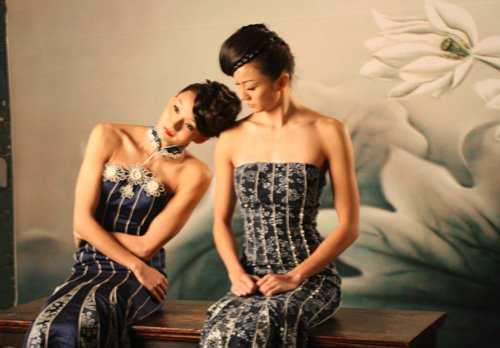 Красивые сёстры-близнецы-фигуристки Цзян Вэньвэнь и Цзян Тинтин