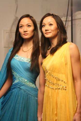 Красивые сёстры-близнецы-фигуристки Цзян Вэньвэнь и Цзян Тинтин