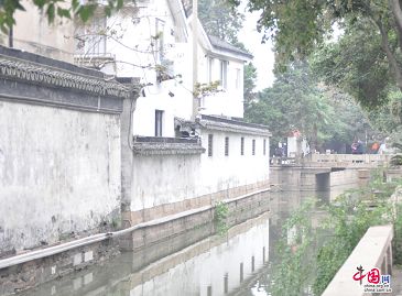 Сказочная улица Пинцзянлу в городе Сучжоу: наполовину из стен, наполовину из воды