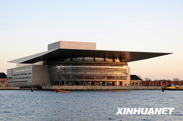 На фото: новый Оперный театр Копенгагена (22 ноября 2009 года).
