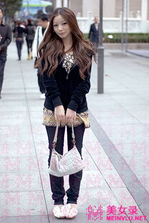 В каких нарядах ходят красавицы по улицам Шанхая? 13