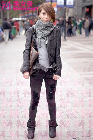 В каких нарядах ходят красавицы по улицам Шанхая? 23