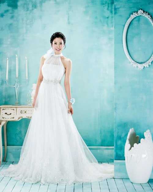 Корейская звезда Ли Тхэ Ран в свадебных платьях
