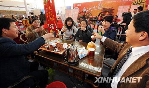 Более десяти тысяч туристов попробовали чай в горах Уишань